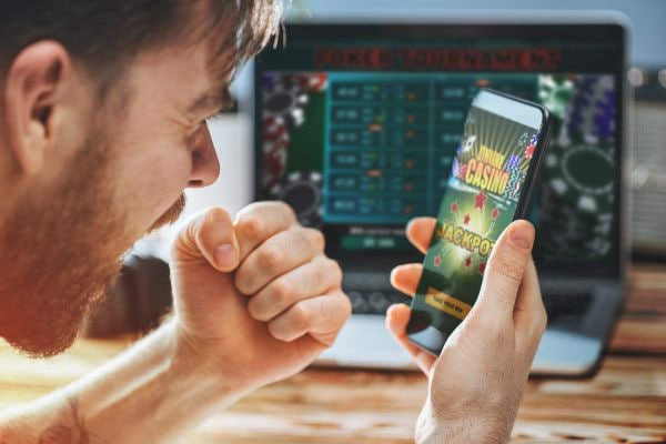 Filipino player browsing 10jilli on a mobile phone